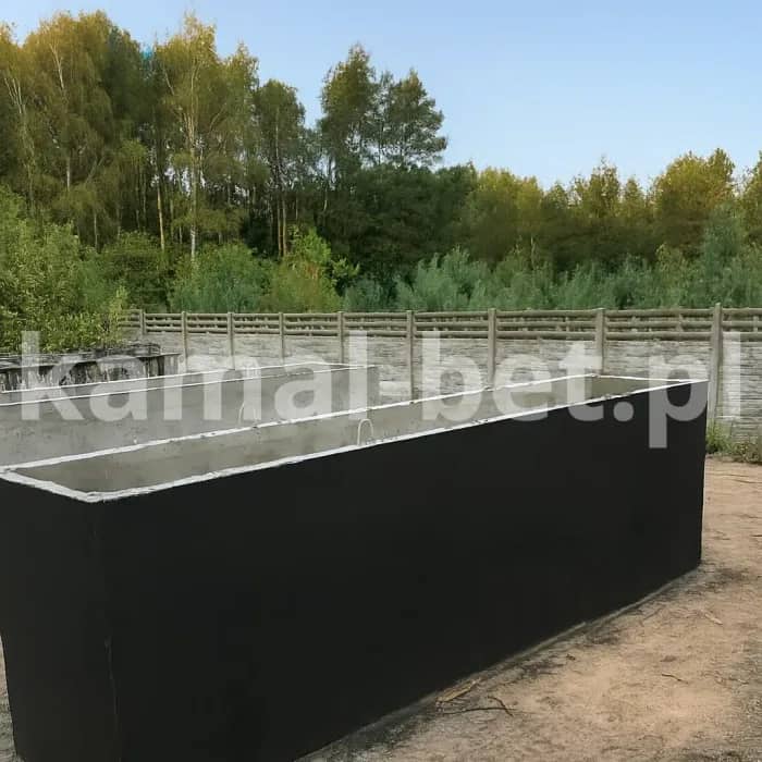 kanał montazowy na placu produkcyjnym