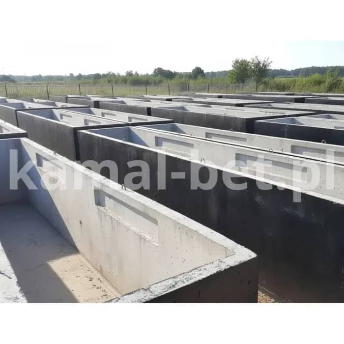 kanały samochodowe na placu przeładunkowym