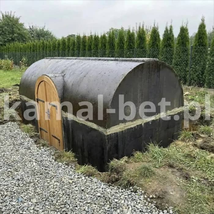 betonowa-ziemianka-ogrodowa-zasypywanie