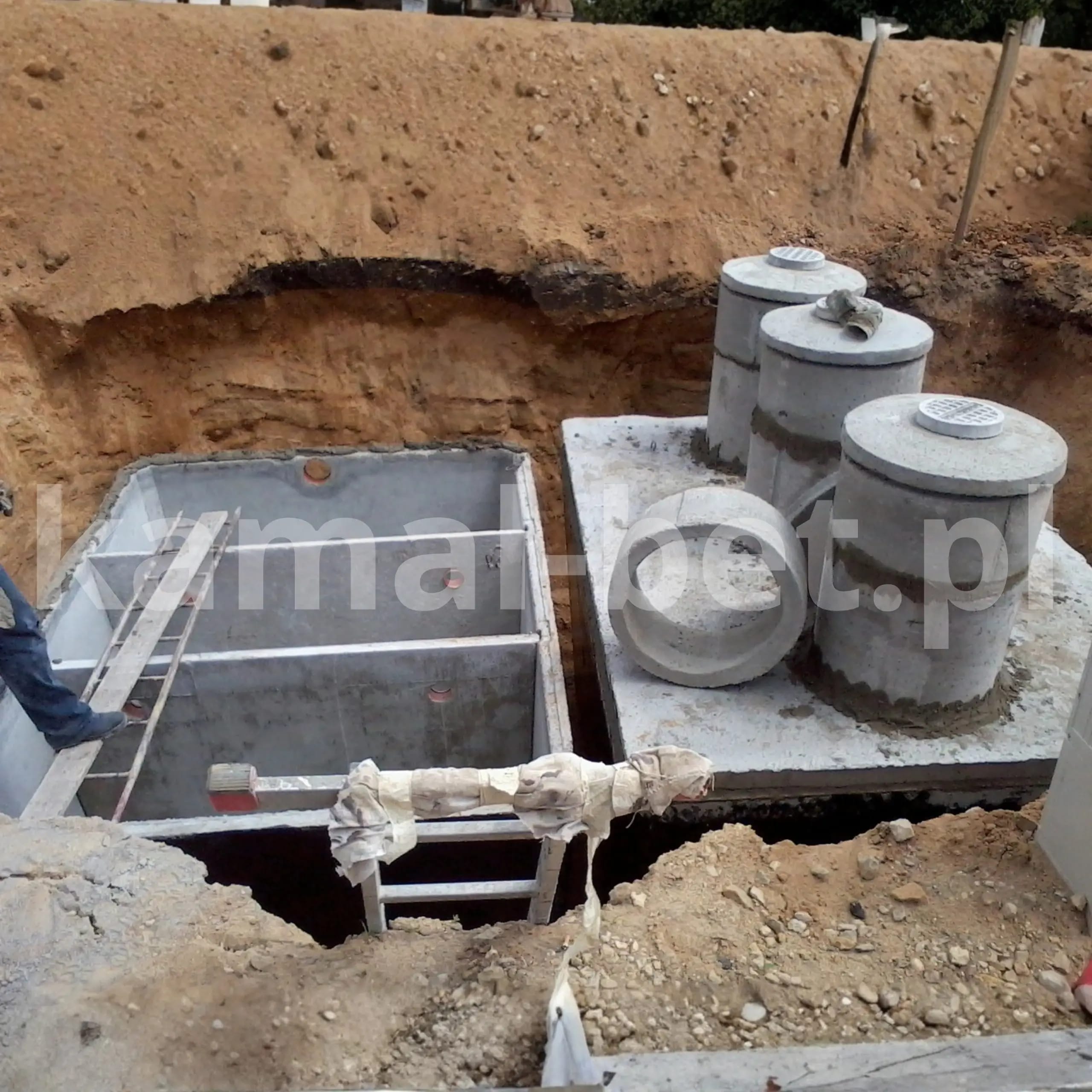 Trójkomorowe betonowe szambo 14m³ – niska (400×240×191cm) — miniatura 4