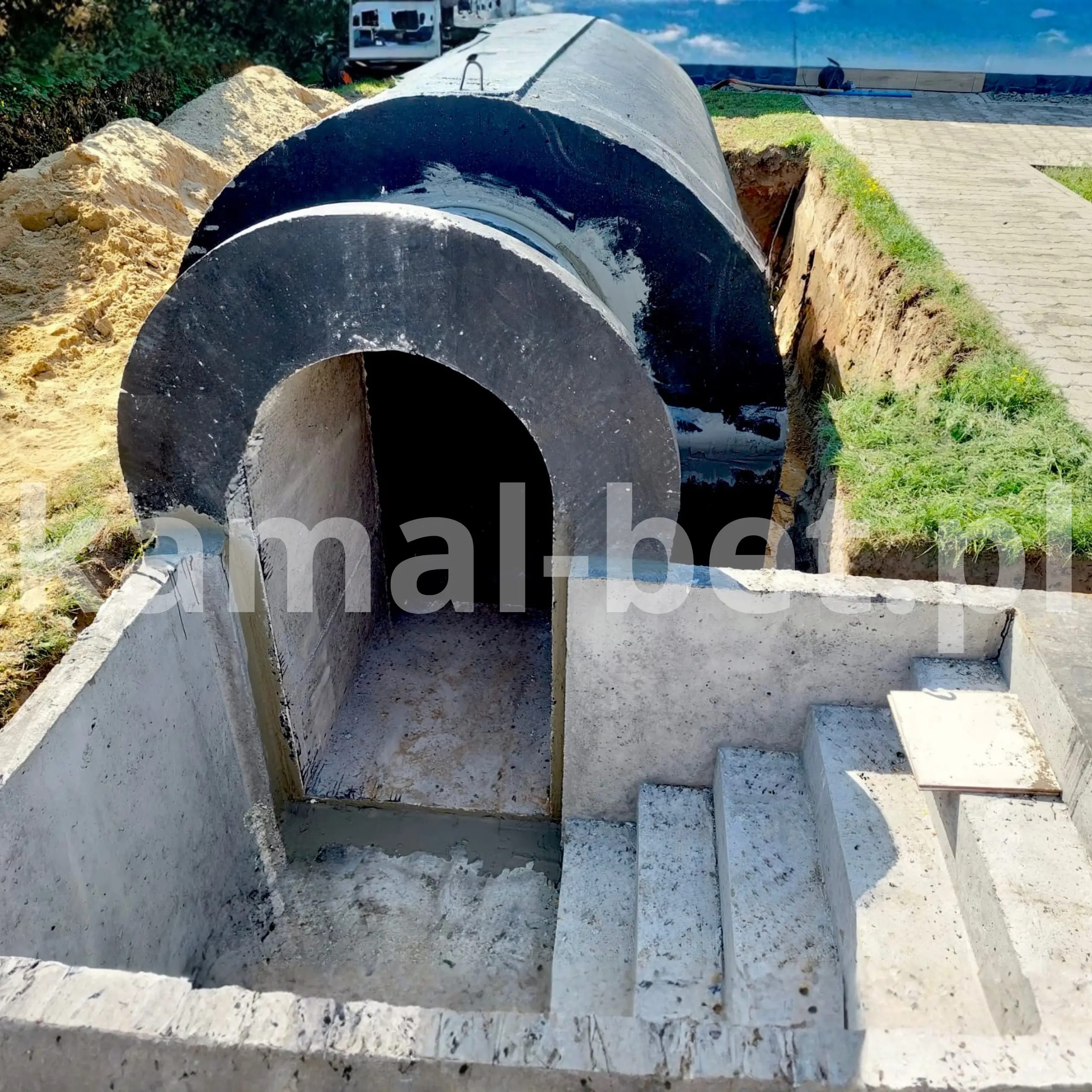 montaz-schodow-betonowych-do-piwniczki-w-ziemi